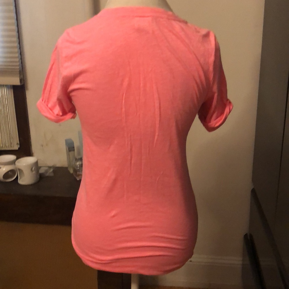 🆑FINAL PRICE‼️ Pink Victoria’s Secret pink T-shirt with logo in foil - Picture 3 of 3